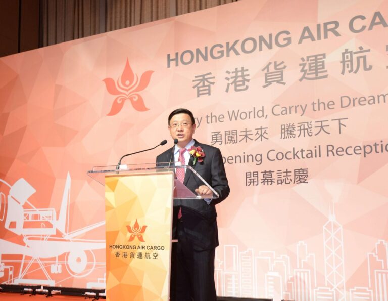 Board of HNA Group Chairman & Chief Executive Officer of HNA Tourism Group Xin Di said HNA Group is very optimistic about the future of Hong Kong and will actively support the expansion of the air cargo industry and play their part in contributing to Hong Kong's future.